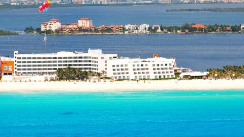 Flamingo Cancún Resort