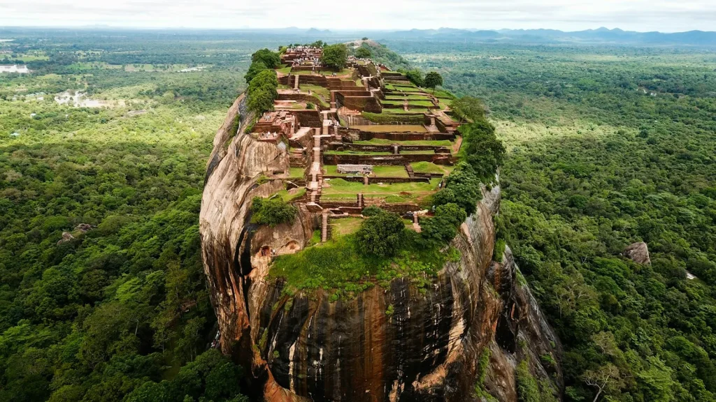 A Sigiriya sziklaerőd a dzsungel felett, Srí Lanka